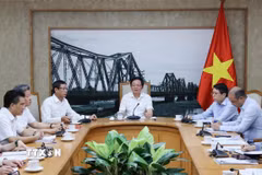 Phó Thủ tướng Hồ Quốc Dũng chủ trì họp về thành lập Khu Công nghệ cao Hưng Yên. (Ảnh: Lâm Khánh/TTXVN)