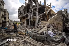 Cảnh đổ nát sau cuộc không kích của Israel xuống thị trấn Beit Lahia, phía Bắc Dải Gaza, ngày 20/3/2025. (Ảnh: THX/TTXVN)