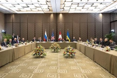 Đại diện các nước Nga, Mỹ, Ukraine cùng nước chủ nhà Thụy Sĩ tham dự vòng đàm phán mới tại Geneva. (Nguồn: TTXVN phát)
