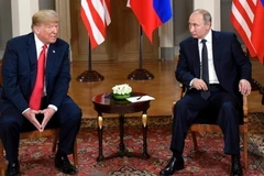 Tổng thống Mỹ Donald Trump (trái) và Tổng thống Nga Vladimir Putin tại cuộc gặp ở Helsinki, Phần Lan ngày 16/7/2018. (Ảnh: THX/TTXVN)
