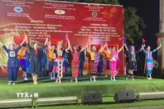 Tiết mục văn nghệ chào mừng 80 năm Quốc khánh nước Cộng hòa Xã hội Chủ nghĩa Việt Nam tại Lào. (Nguồn: TTXVN phát)