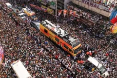 Các quan chức ước tính có tới 50.000 người tập trung tại địa điểm rộng khoảng 11.100m2. (Nguồn: PTI)