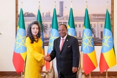 Tổng thống Selassie và đại sứ Vũ Thanh Huyền tại buổi trình quốc thư. (Ảnh: TTXVN phát)