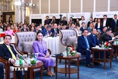 Thủ tướng Phạm Minh Chính và Thủ tướng Vương quốc Thái Lan Lan Paetongtarn Shinawatra tham dự Diễn đàn doanh nghiệp Việt Nam-Thái Lan năm 2025. (Ảnh: Dương Giang/TTXVN)