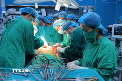 Bệnh viện Phổi Trung ương đã thực hiện được các quy trình chẩn đoán, điều trị, phẫu thuật ung thư phổi như các nước tiên tiến trong khu vực và trên thế giới. (Ảnh: Minh Quyết/TTXVN)