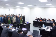 Phiên tòa xét xử sơ thẩm cựu Chủ tịch Ủy ban Nhân dân tỉnh Bình Thuận Lê Tiến Phương và 16 đồng phạm. (Ảnh: Văn Điệp/TTXVN)