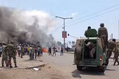 Hiện trường một cuộc biểu tình tại thủ đô Maputo. (Ảnh: AFP/Getty Images)