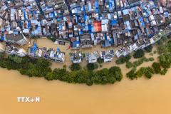 Cảnh ngập lụt sau những trận mưa lớn tại Liễu Châu, Khu tự trị dân tộc Choang Quảng Tây, Trung Quốc. (Ảnh: THX/TTXVN phát)