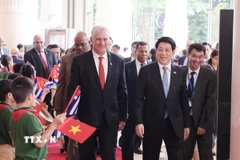 Chủ tịch nước Lương Cường cùng Bí thư thứ Nhất Ban Chấp hành Trung ương Đảng Cộng sản Cuba, Chủ tịch nước Cộng hòa Cuba Miguel Díaz-Canel Bermúdez dự lễ kỷ niệm. (Ảnh: Lâm Khánh/TTXVN)