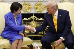 Tổng thống Mỹ Donald Trump (phải) hội đàm với Thủ tướng Nhật Bản Sanae Takaichi ở Washington DC., ngày 19/3/2026. (Nguồn: Getty Images)