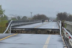 Sự cố đã khiến kết nối giao thông đường bộ giữa Molise và vùng Abruzzo gần như hoàn toàn bị cắt đứt. (Nguồn: Unionesarda)