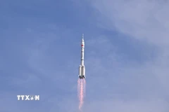 Tên lửa đẩy Trường Chinh-2F mang theo tàu Thần Châu-20 được phóng từ Trung tâm phóng vệ tinh Tửu Tuyền ở Tây Bắc Trung Quốc ngày 24/4/2025. (Nguồn: THX/TTXVN)
