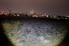 Cháy tại bãi cỏ liền kề nơi tổng duyệt drone Rực rỡ Thăng Long 2025. (Ảnh: Ban Tổ chức cung cấp).