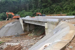 Các công trình cầu bắt qua sông, suối về xã vùng sâu Trà Leng hoàn thành đưa vào sử dụng trước mùa mưa năm nay. (Ảnh: Đoàn Hữu Trung/Vietnam+)