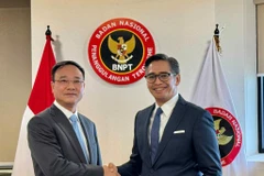 Ông Andhika Chrisnayudhanto, Phó Giám đốc Cơ quan chống khủng bố quốc gia Indonesia và Trung tướng Phạm Thế Tùng (trái), Thứ trưởng Bộ Công an Việt Nam chủ trì cuộc họp. (Ảnh: Đỗ Quyên/TTXVN)