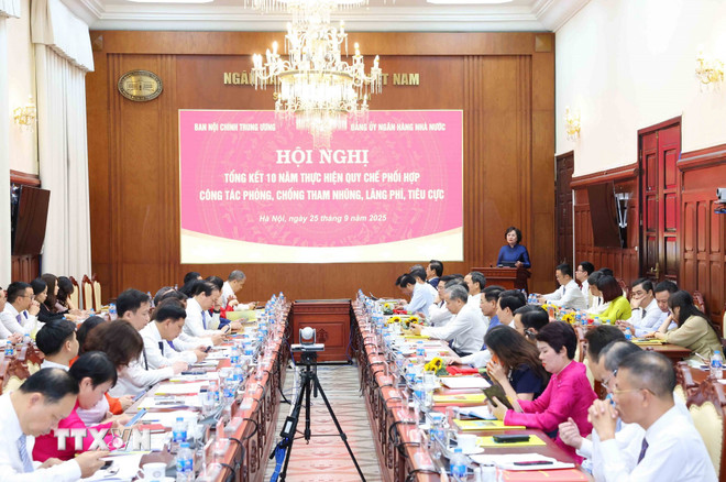 Konferenzszene. (Foto: Phuong Hoa/VNA) ttxvn-quan-uy-trung-uong-2.jpg