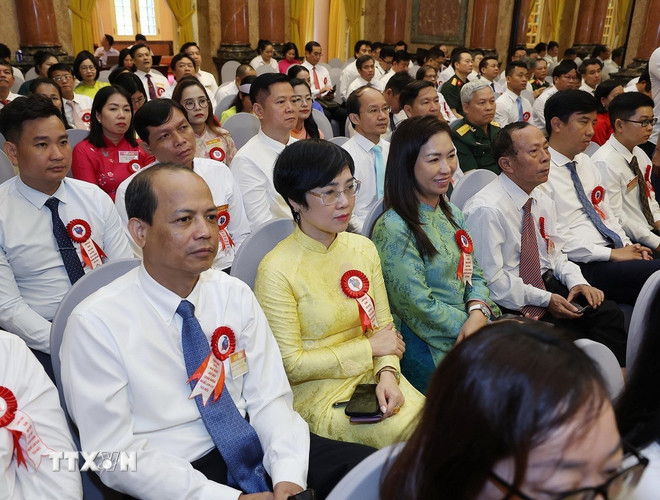 Các nhà báo tiêu biểu dự buổi gặp mặt. (Ảnh: Lâm Khánh/TTXVN) ttxvn-chu-tich-nuoc-luong-cuong-gap-mat-cac-nha-bao-tieu-bieu-toan-quoc-8102768-2.jpg