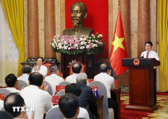 Chủ tịch nước Lương Cường phát biểu tại buổi gặp mặt các nhà báo tiêu biểu toàn quốc. (Ảnh: Lâm Khánh/TTXVN) ttxvn-chu-tich-nuoc-luong-cuong-gap-mat-cac-nha-bao-tieu-bieu-toan-quoc-8102768-4.jpg