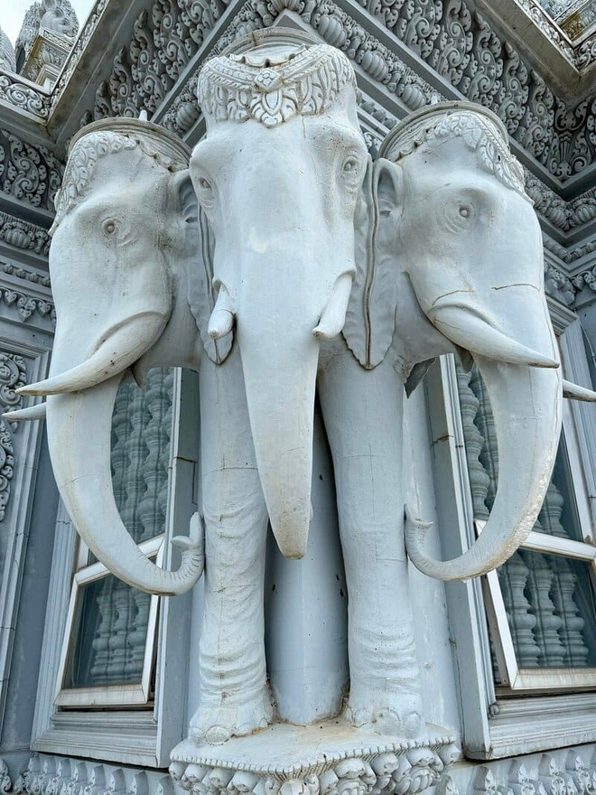 A corner of Oudong, Cambodia. (Source: kampatour.com) oudong-2.jpg