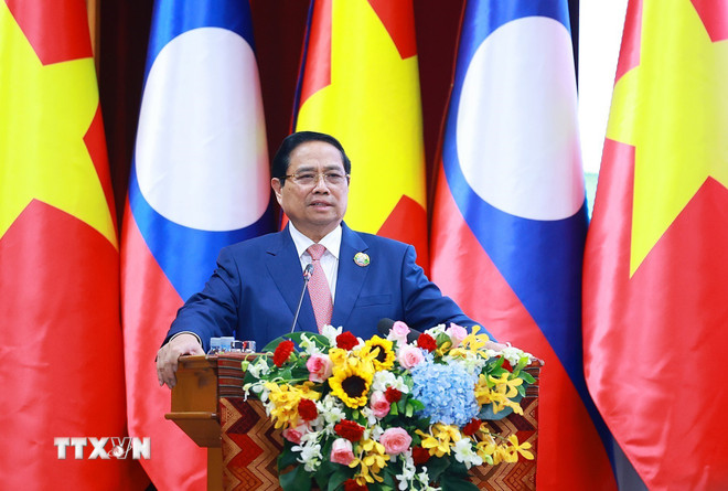 ttxvn-thu-tuong-va-thu-tuong-lao-tham-du-tri-hoi-nghi-xuc-tien-dau-tu-viet-nam-lao-nam-2025-8448785-1.jpg