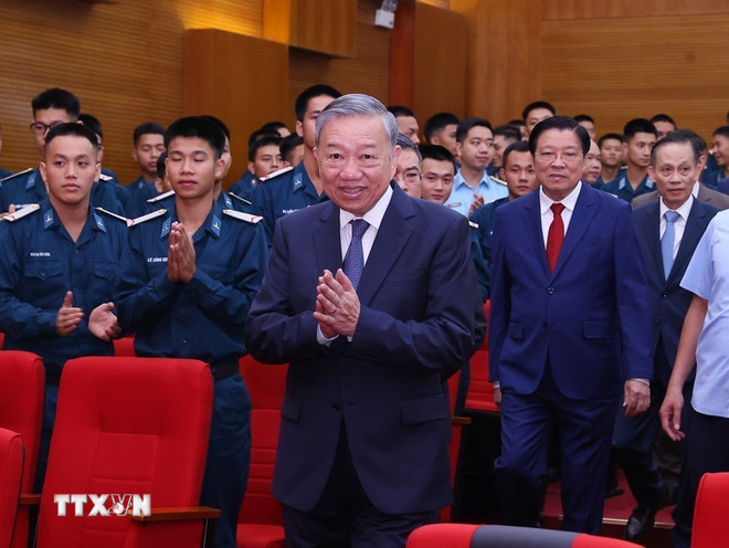 ttxvn-tong-bi-thu-to-lam-du-trien-lam-tong-bi-thu-nguyen-van-linh-cuoc-doi-va-su-nghiep-8120392-14.jpg