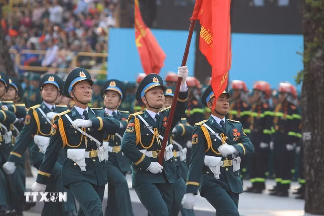 ttxvn-dieu-binh-dieu-hanh-50-nam-giai-phong-6.jpg
