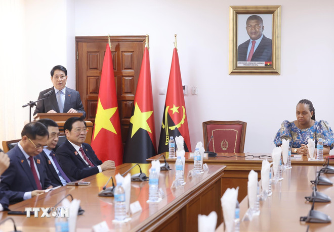 ttxvn-chu-tich-nuoc-luong-cuong-tham-lam-viec-voi-dang-mpla-cam-quyen-cua-angola-8199302-5.jpg