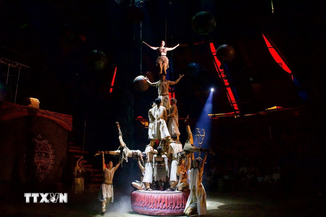 A beautiful circus performance by circus artists. (Photo: VNA) ttxvn-xiec.jpg