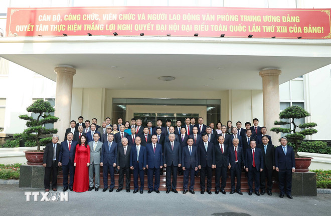Tổng Bí thư Tô Lâm và các đại biểu. (Ảnh: Thống Nhất/TTXVN) ttxvn-tong-bi-thu-to-lam-du-le-ky-niem-95-nam-ngay-truyen-thong-van-phong-trung-uong-dang-8347114-1.jpg