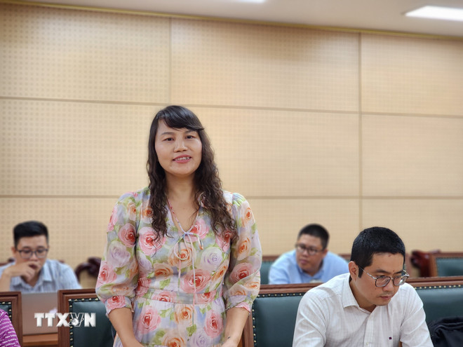 Bà Nguyễn Thị Diễm Hằng, quản trị trang mạng xã hội OFFB phát biểu tại buổi gặp mặt. (Ảnh: Chu Thanh Vân/TTXVN) ttxvn-nguyen-thi-diem-hang-offb.jpg