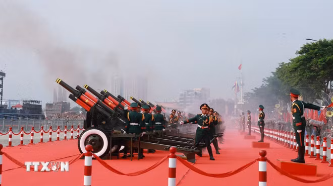 ttxvn-ban-phao-le-ky-niem-50-nam-1.jpg