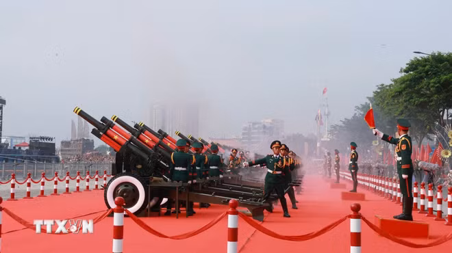 ttxvn-ban-phao-le-ky-niem-50-nam-3.jpg
