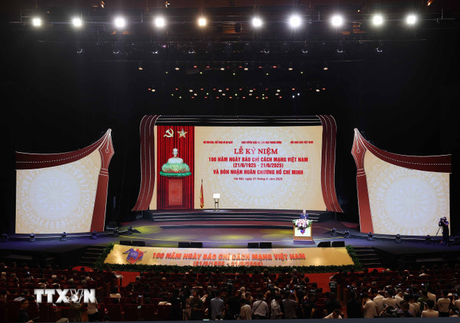 El Secretario General To Lam habla en la ceremonia de conmemoración del centenario del Día de la Prensa Revolucionaria de Vietnam. (Foto: Thong Nhat/VNA) ttxvn-tong-bi-thu-to-lam-du-le-ky-niem-100-nam-ngay-bao-chi-cach-mang-viet-nam-8104836-4.jpg