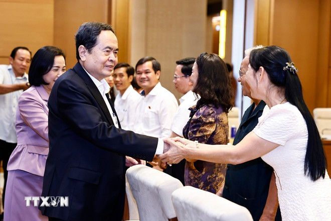Chủ tịch Quốc hội gặp mặt Đoàn đại biểu Quốc hội tỉnh Hậu Giang Chủ tịch Quốc hội Trần Thanh Mẫn với Đoàn đại biểu Quốc hội tỉnh Hậu Giang. (Ảnh: Doãn Tấn/TTXVN)