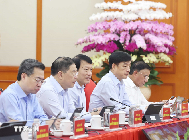 Delegados asistentes a la reunión. (Foto: Thong Nhat/VNA) ttxvn-tong-bi-thu-to-lam-chu-tri-phien-hop-cua-thuong-truc-ban-chi-dao-trung-uong-ve-phat-trien-khoa-hoc-cong-nghe-doi-moi-sang-tao-va-chuyen-doi-8339979-2.jpg