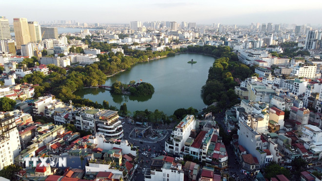 Hồ Gươm. (Ảnh: TTXVN) ttxvn-ho-hoan-kiem-ho-guom-bo-ho-23.jpg