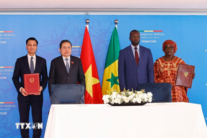 ttxvn-chu-tich-quoc-hoi-tran-thanh-man-va-thu-tuong-senegal-chung-kien-bo-nganh-dia-phuong-2-nuoc-ky-ket-hop-tac-8168244-1.jpg