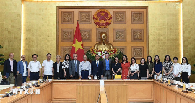 Phó Thủ tướng Bùi Thanh Sơn tiếp các chuyên gia, nhà khoa học của Tổ chức AVSE Global. (Ảnh: TTXVN phát) ttxvn-pho-thu-tuong-bui-thanh-son-tiep-chuyen-gia-nha-khoa-hoc-to-chuc-avse-global-8067559-3.jpg