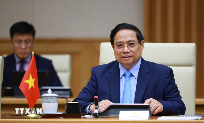 Le Premier ministre Pham Minh Chinh rencontre le président de la République d'Afrique du Sud, Matamela Cyril Ramaphosa. (Photo : Duong Giang/VNA) ttxvn-thu-tuong-hoi-kien-tong-thong-cong-hoa-nam-phi-matamela-cyril-ramaphosa-8357998-2.jpg