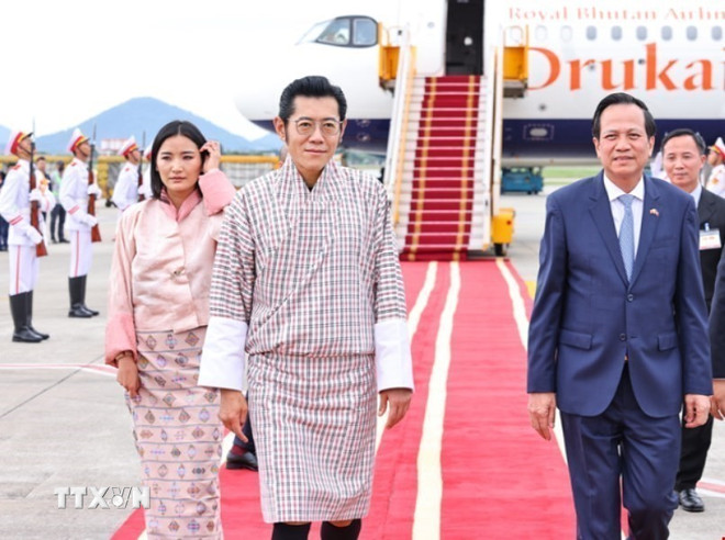 ttxvn-quoc-vuong-bhutan-va-hoang-hau-bat-dau-chuyen-tham-cap-nha-nuoc-den-viet-nam-162833528-8218112-3.jpg