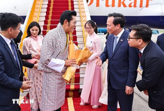 ttxvn-quoc-vuong-bhutan-va-hoang-hau-bat-dau-chuyen-tham-cap-nha-nuoc-den-viet-nam-162833528-8218112-4.jpg