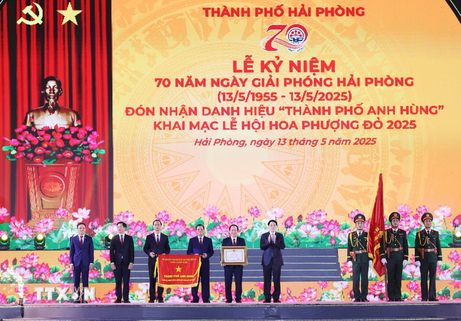 ttxvn-chu-tich-nuoc-luong-cuong-du-le-ky-niem-70-nam-ngay-giai-phong-hai-phong-8030281.jpg