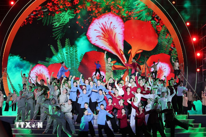 ttxvn-chu-tich-nuoc-luong-cuong-du-le-ky-niem-70-nam-ngay-giai-phong-hai-phong-8030194-1.jpg