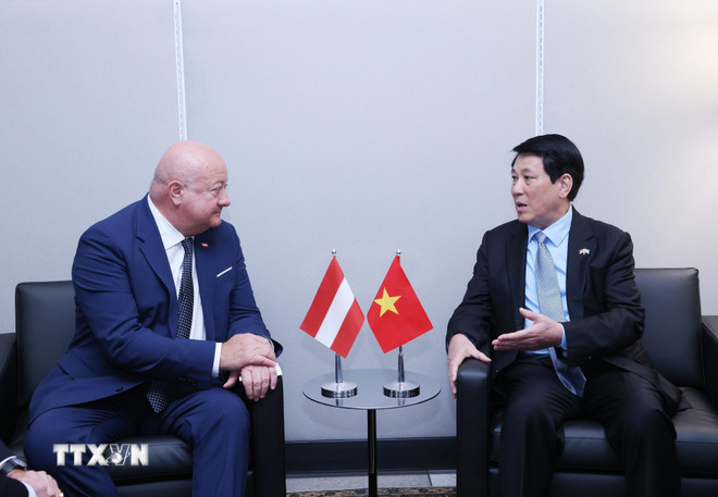 Chủ tịch nước Lương Cường gặp Thủ tướng Áo Christian Stocker. (Ảnh: Lâm Khánh/TTXVN) ttxvn-chu-tich-nuoc-luong-cuong-gap-thu-tuong-ao-8290085.jpg