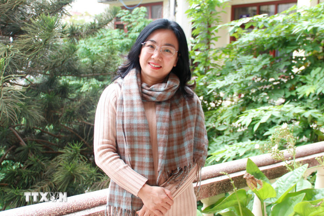 ນັກຂຽນ ຫງວຽນທິທູຮ່າ, ຮອງປະທານສະຫະພັນວັນນະຄະດີ ແລະ ສິລະປະແຂວງ ບັກນິງ ໄດ້ປະກອບຄຳເຫັນໃສ່ຮ່າງເອກະສານຂອງກອງປະຊຸມໃຫຍ່ຄັ້ງທີ 14 ຂອງພັກ. (ພາບ: Dong Thuy/VNA) ttxvn-bac-ninh-gop-y-du-thao-van-kien-2.jpg