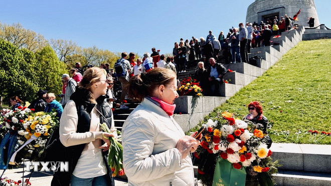 ttxvn-tuong-niem-hong-quan-lien-xo-berlin-5.jpg