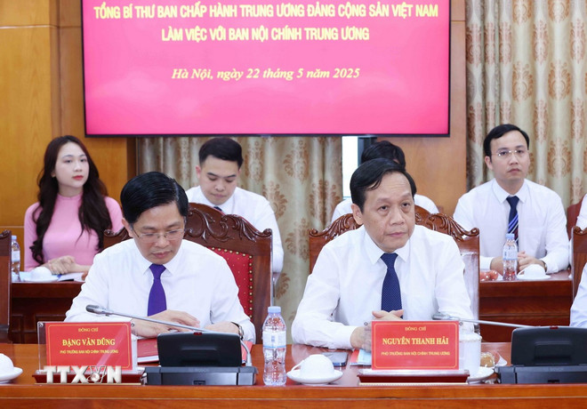 Công tác nội chính phải hướng mục tiêu giữ vững ổn định để phát triển đất nước ttxvn-tong-bi-thu-to-lam-lam-viec-voi-ban-noi-chinh-trung-uong-8047899-3-400.jpg