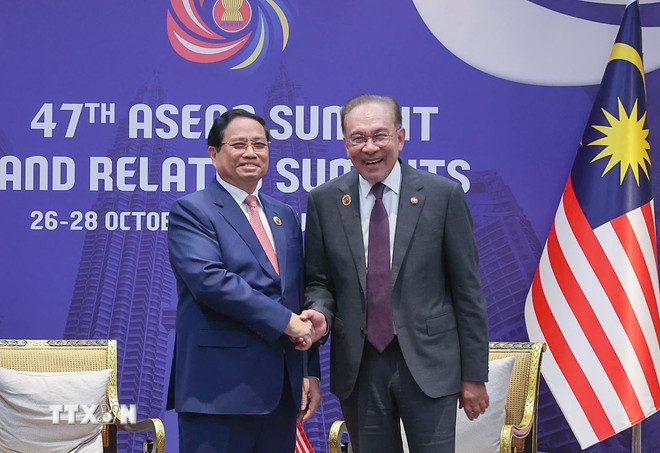 ttxvn-thu-tuong-pham-minh-chinh-gap-thu-tuong-malaysia-8369378-3.jpg