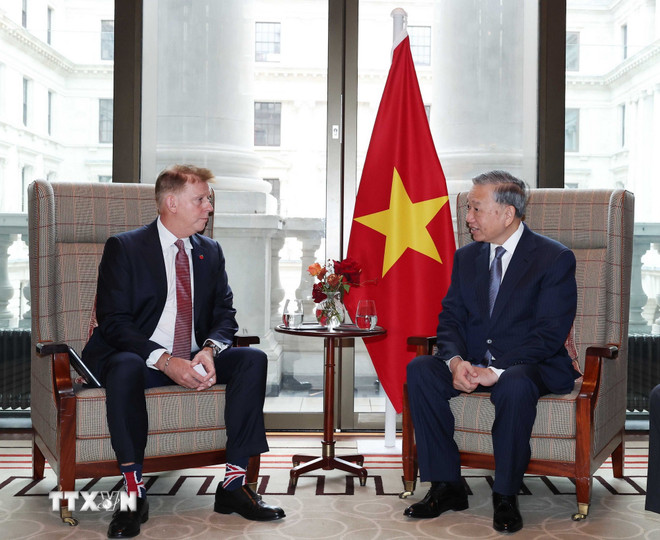 Le secrétaire général To Lam a reçu Chris Drewer, vice-président senior du groupe Airbus Asie-Pacifique. (Photo : Thong Nhat/VNA) ttxvn-tong-bi-thu-to-lam-tiep-pho-chu-tich-cap-cao-tap-doan-airbus-khu-vuc-chau-a-thai-binh-duong-chris-drewer-8372978-4.jpg