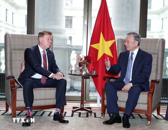 Le secrétaire général To Lam a reçu Chris Drewer, vice-président senior du groupe Airbus Asie-Pacifique. (Photo : Thong Nhat/VNA) ttxvn-tong-bi-thu-to-lam-tiep-pho-chu-tich-cap-cao-tap-doan-airbus-khu-vuc-chau-a-thai-binh-duong-chris-drewer-8372978-1.jpg